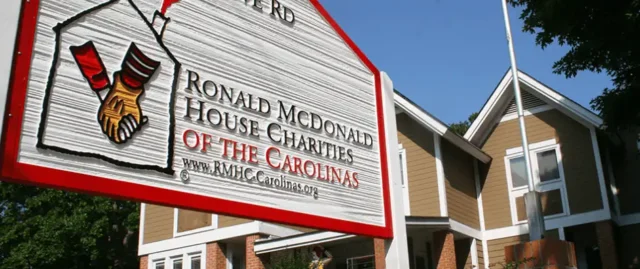 Lineman Taylor Kelly Pay It Forward donation to Prisma Health Children's Hospital–Upstate and Ronald McDonald House Charities of the Carolinas